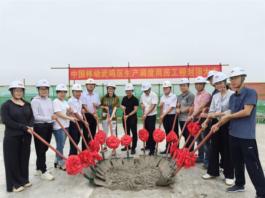 医生掀开奶罩边躁边狠狠躁视频