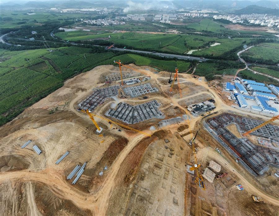 医生掀开奶罩边躁边狠狠躁视频