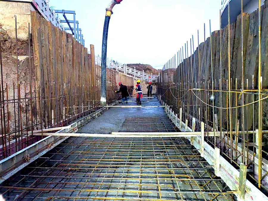 医生掀开奶罩边躁边狠狠躁视频