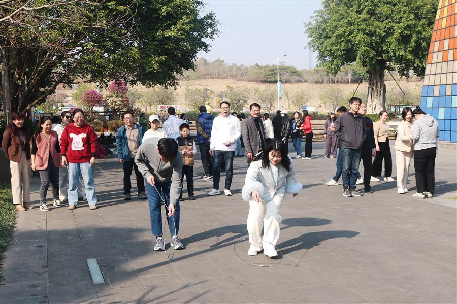 医生掀开奶罩边躁边狠狠躁视频