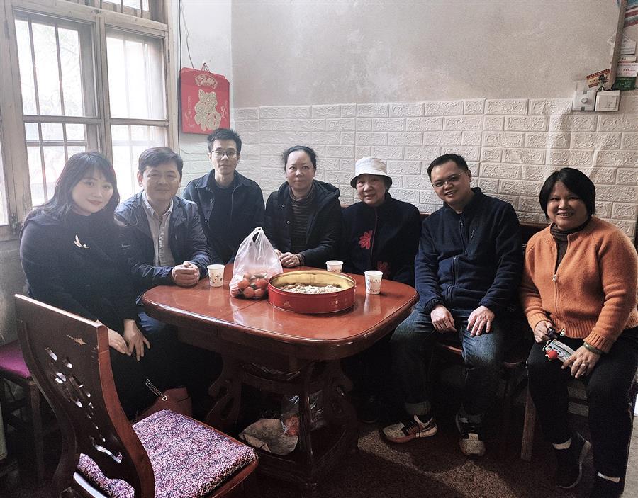 医生掀开奶罩边躁边狠狠躁视频