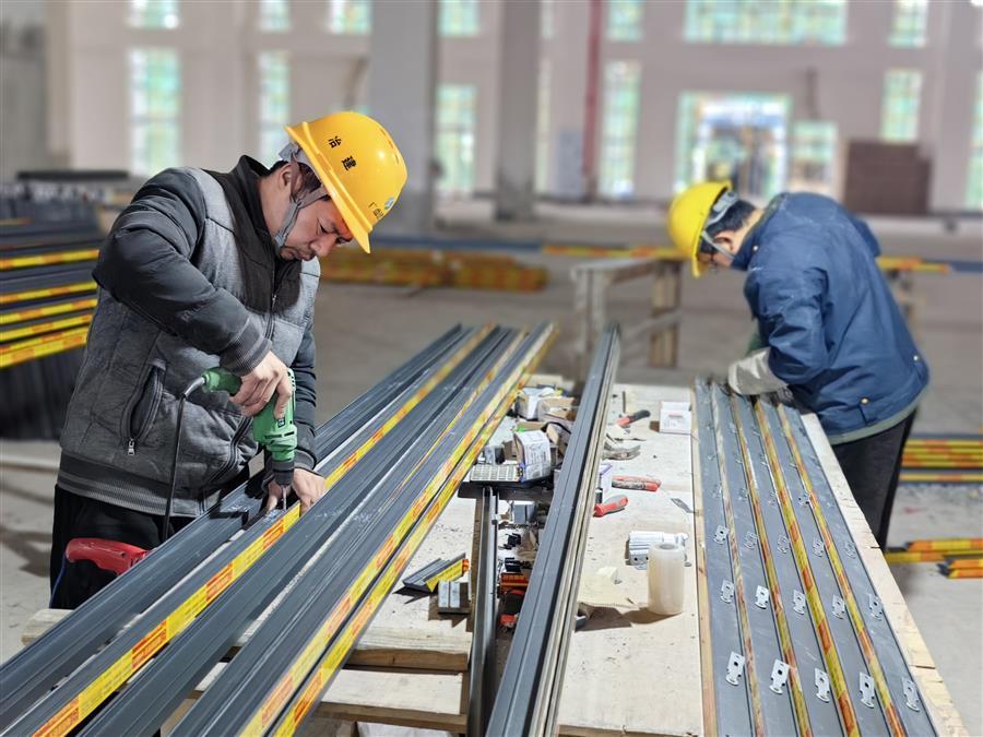 医生掀开奶罩边躁边狠狠躁视频