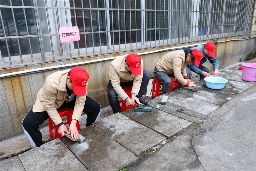 医生掀开奶罩边躁边狠狠躁视频