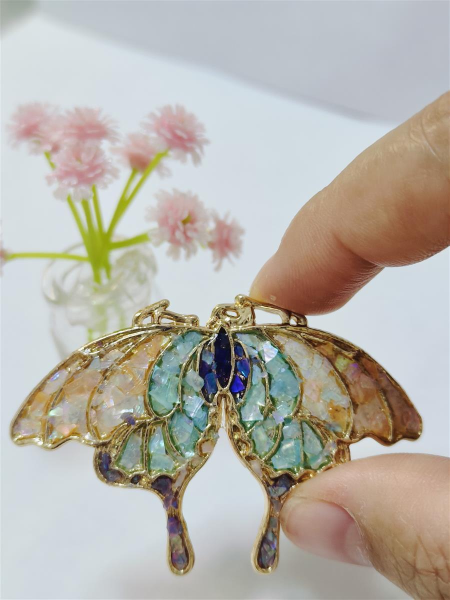 医生掀开奶罩边躁边狠狠躁视频