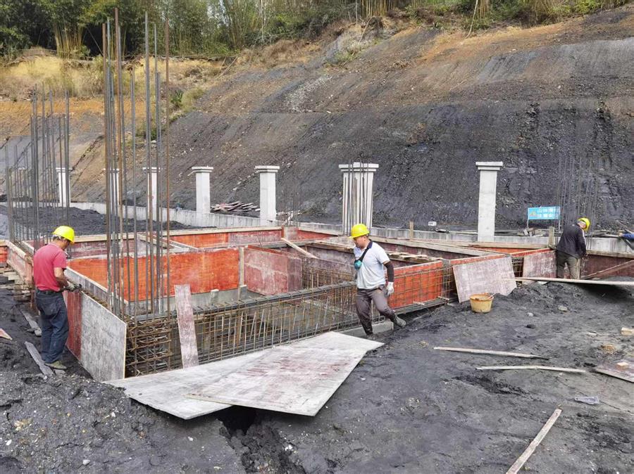 医生掀开奶罩边躁边狠狠躁视频