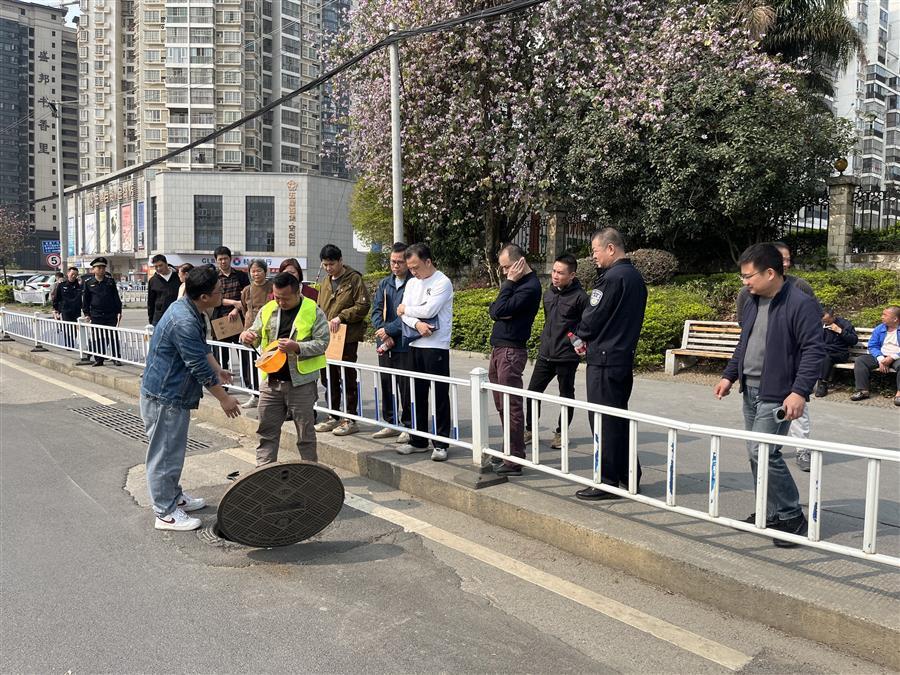 医生掀开奶罩边躁边狠狠躁视频