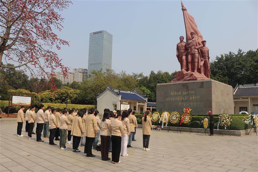 医生掀开奶罩边躁边狠狠躁视频