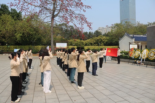 医生掀开奶罩边躁边狠狠躁视频