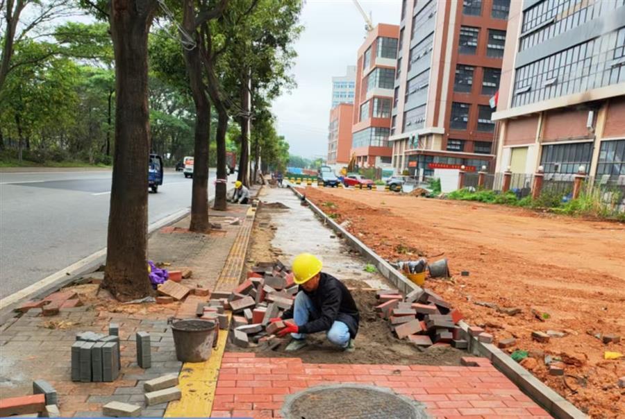 医生掀开奶罩边躁边狠狠躁视频