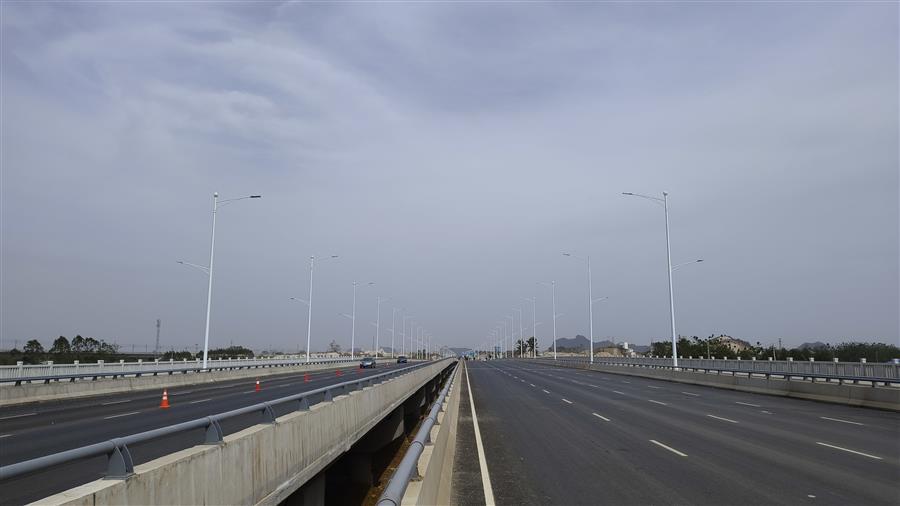 医生掀开奶罩边躁边狠狠躁视频