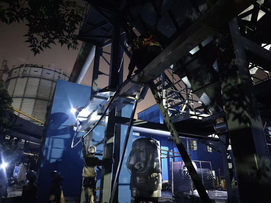 医生掀开奶罩边躁边狠狠躁视频