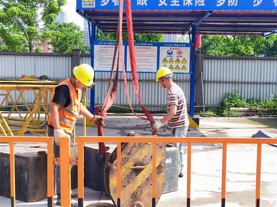 医生掀开奶罩边躁边狠狠躁视频