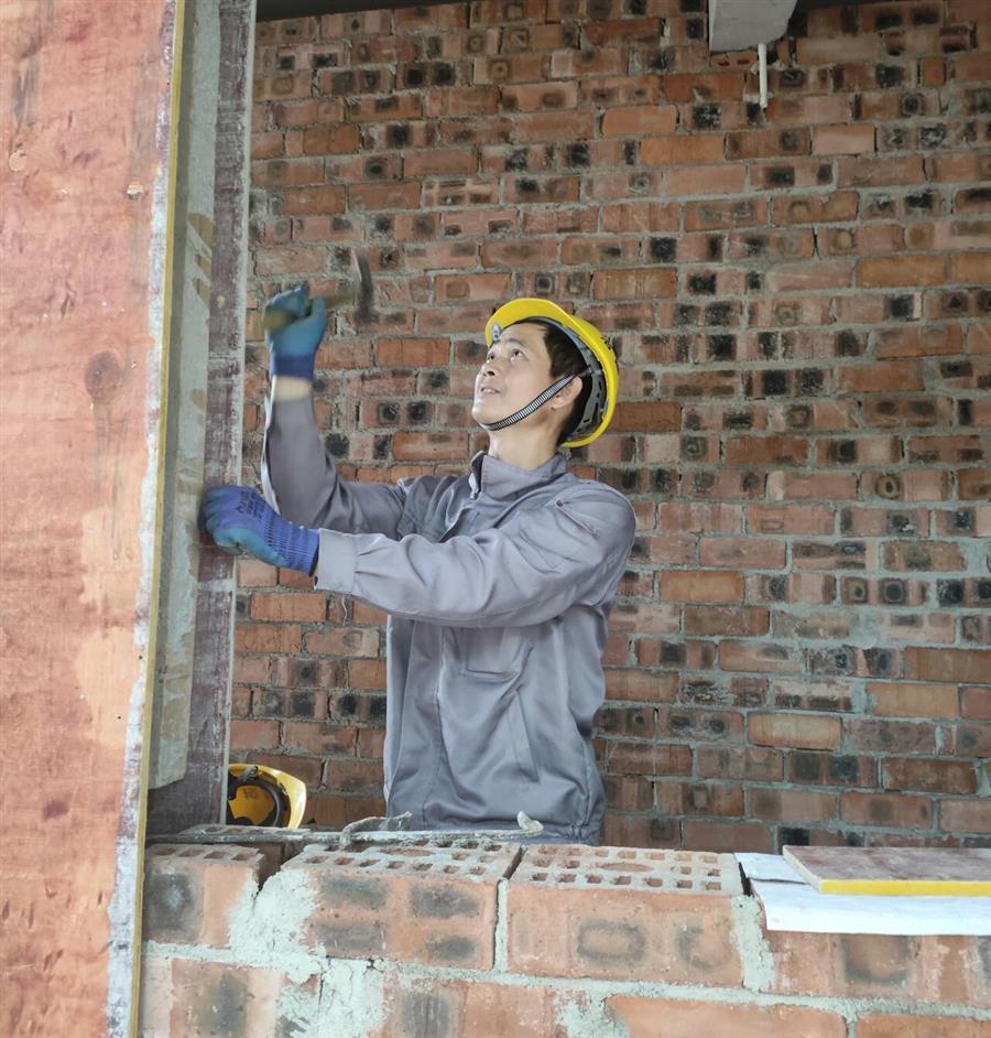 医生掀开奶罩边躁边狠狠躁视频