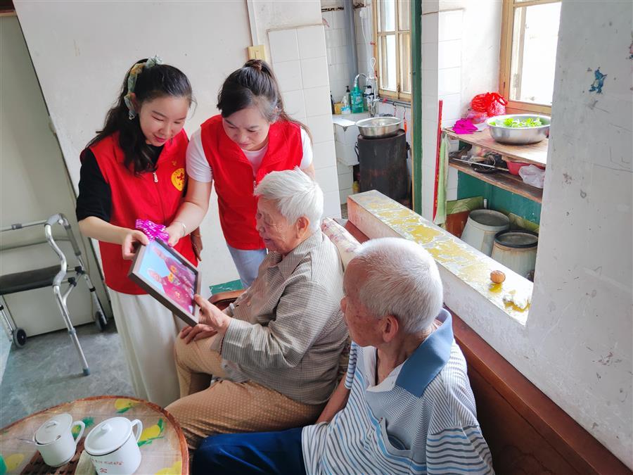 医生掀开奶罩边躁边狠狠躁视频