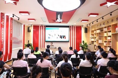 医生掀开奶罩边躁边狠狠躁视频