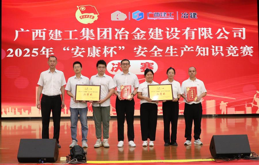 医生掀开奶罩边躁边狠狠躁视频