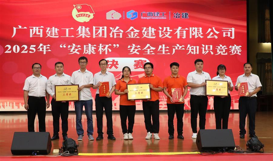 医生掀开奶罩边躁边狠狠躁视频