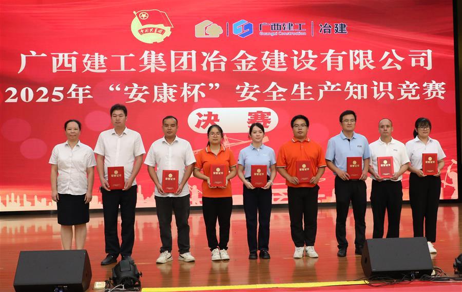 医生掀开奶罩边躁边狠狠躁视频