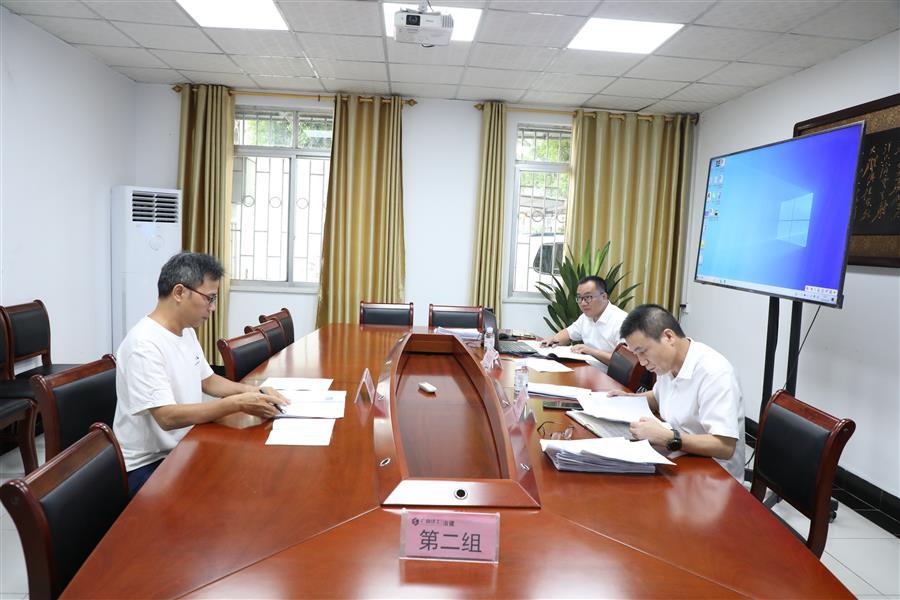 医生掀开奶罩边躁边狠狠躁视频