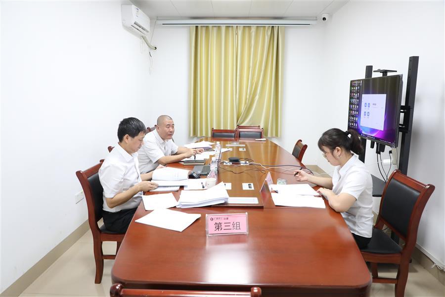 医生掀开奶罩边躁边狠狠躁视频