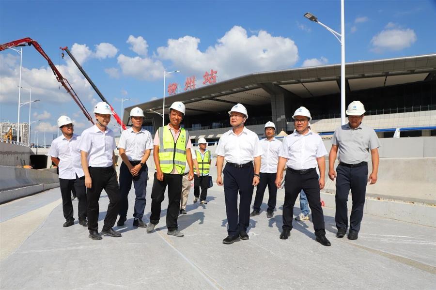 医生掀开奶罩边躁边狠狠躁视频