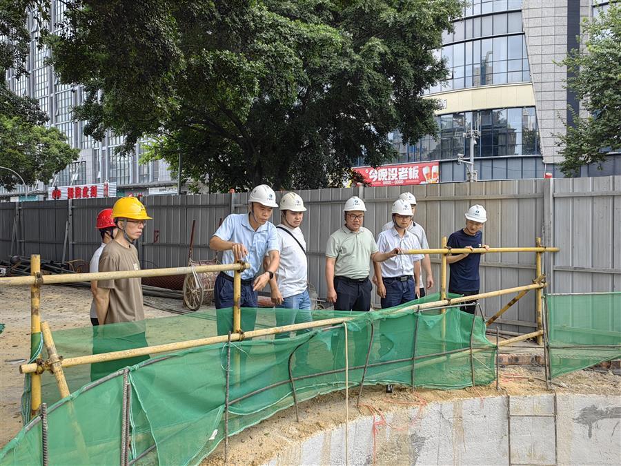 医生掀开奶罩边躁边狠狠躁视频