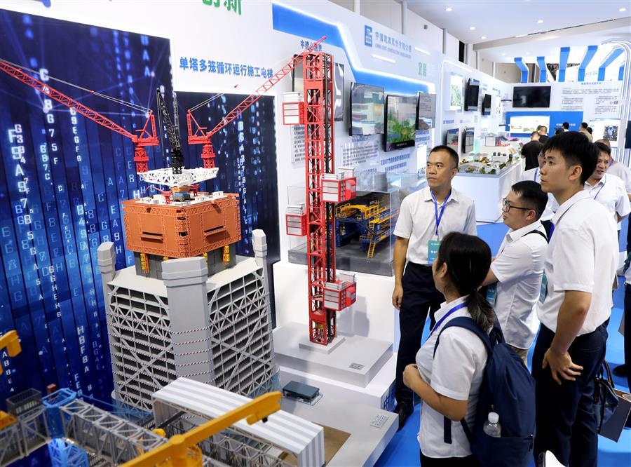 医生掀开奶罩边躁边狠狠躁视频