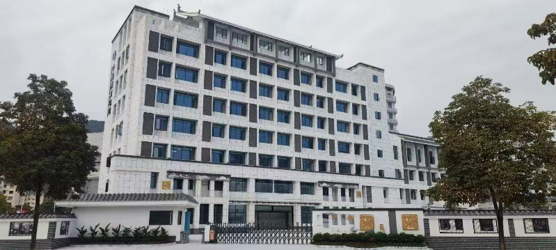 医生掀开奶罩边躁边狠狠躁视频