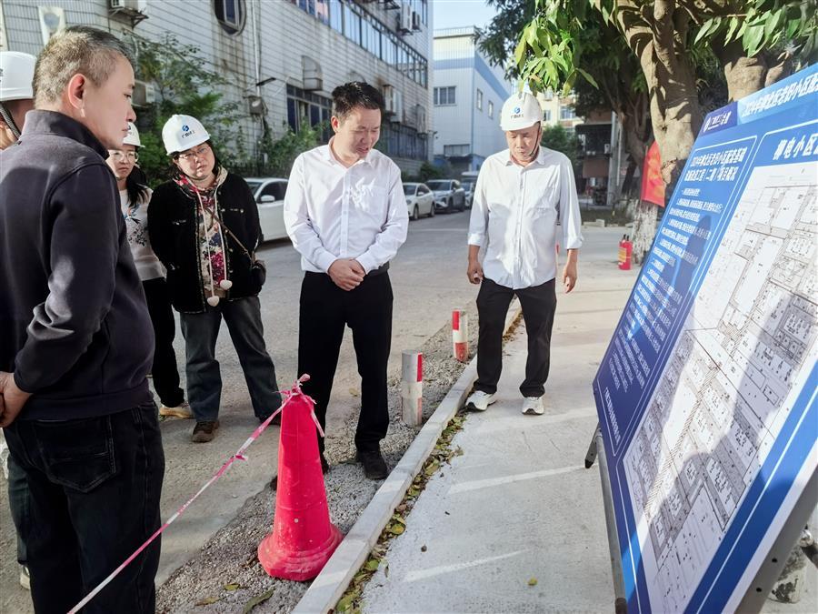 医生掀开奶罩边躁边狠狠躁视频