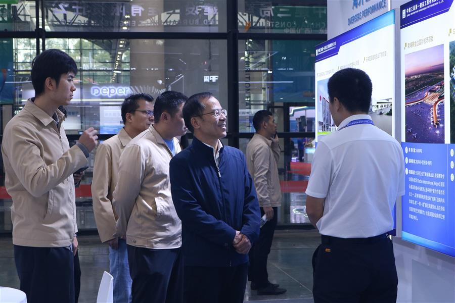 医生掀开奶罩边躁边狠狠躁视频