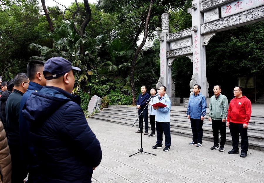 医生掀开奶罩边躁边狠狠躁视频