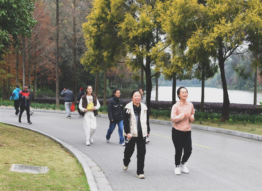 医生掀开奶罩边躁边狠狠躁视频