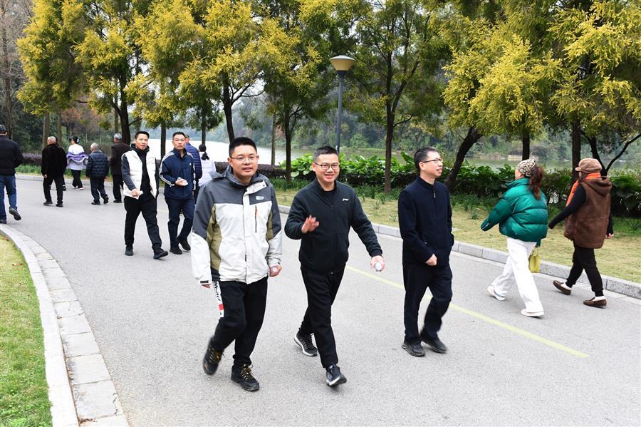 医生掀开奶罩边躁边狠狠躁视频