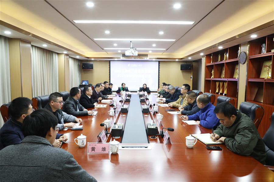 医生掀开奶罩边躁边狠狠躁视频