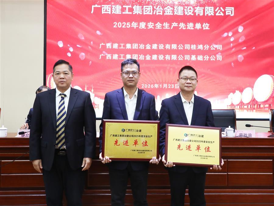 医生掀开奶罩边躁边狠狠躁视频