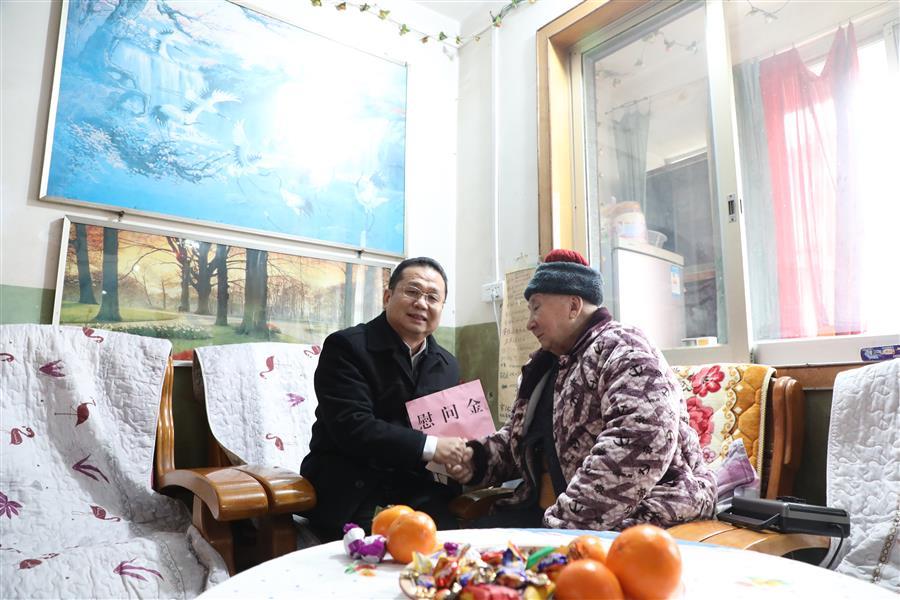 医生掀开奶罩边躁边狠狠躁视频