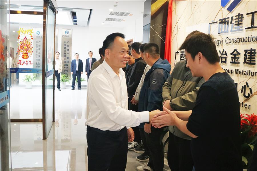 医生掀开奶罩边躁边狠狠躁视频