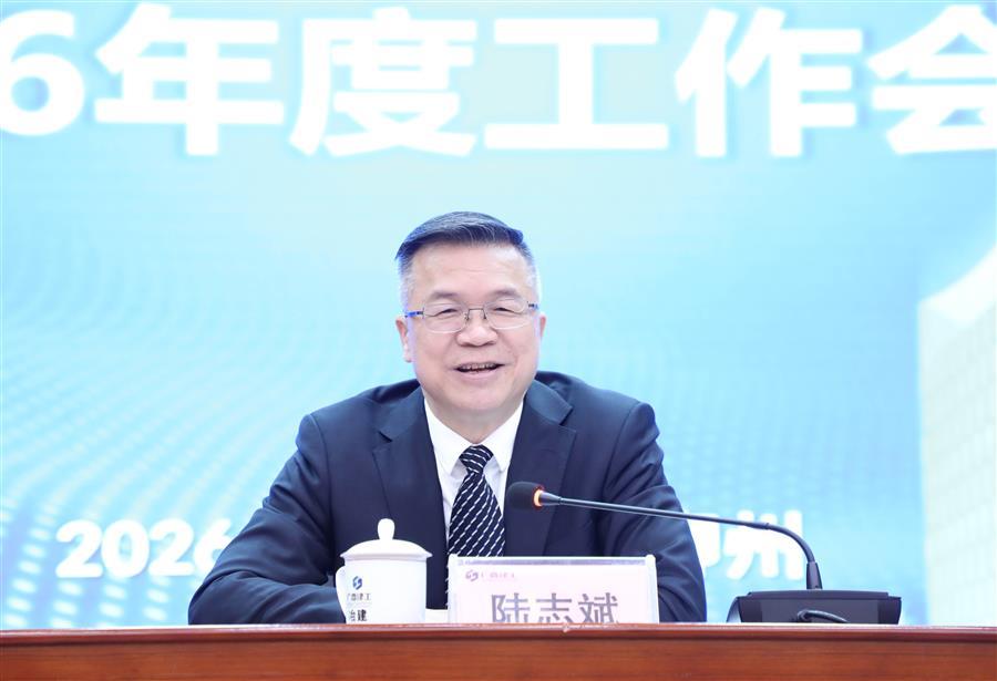 医生掀开奶罩边躁边狠狠躁视频