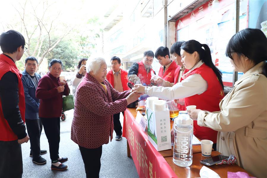 医生掀开奶罩边躁边狠狠躁视频