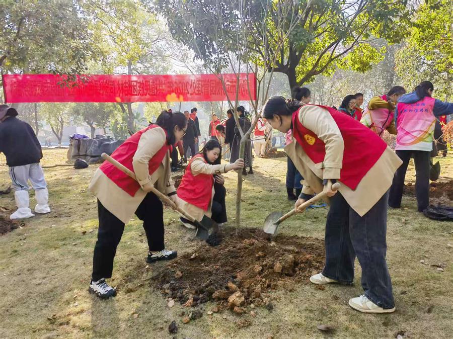 医生掀开奶罩边躁边狠狠躁视频