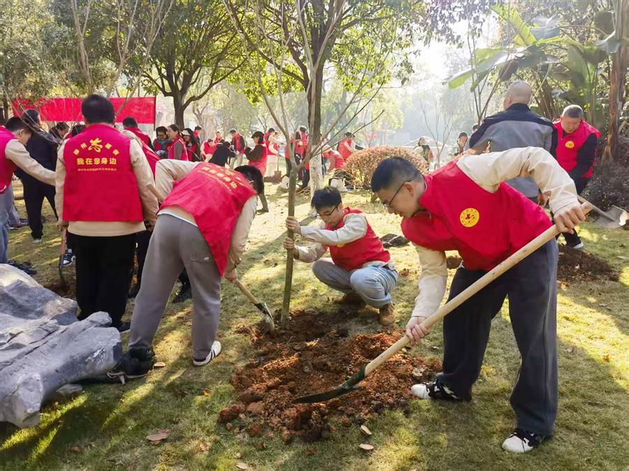 医生掀开奶罩边躁边狠狠躁视频