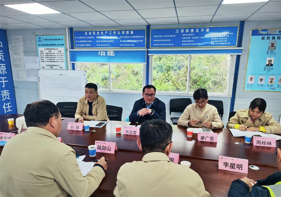 医生掀开奶罩边躁边狠狠躁视频