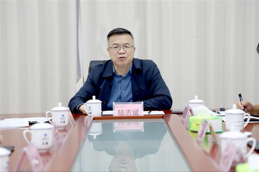 医生掀开奶罩边躁边狠狠躁视频