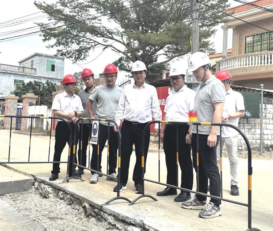 医生掀开奶罩边躁边狠狠躁视频