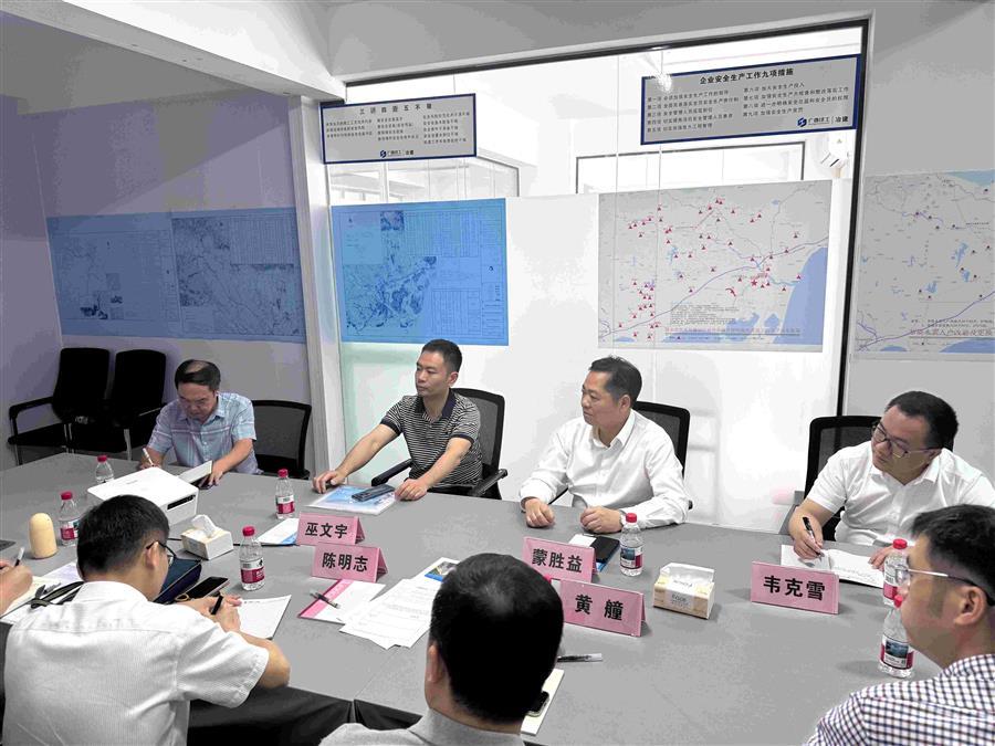 医生掀开奶罩边躁边狠狠躁视频