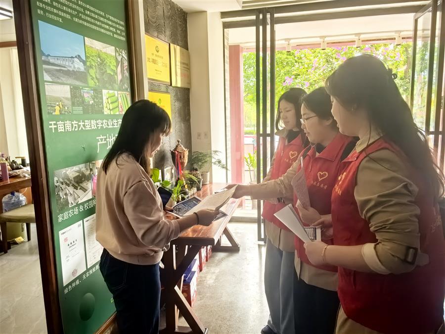 医生掀开奶罩边躁边狠狠躁视频