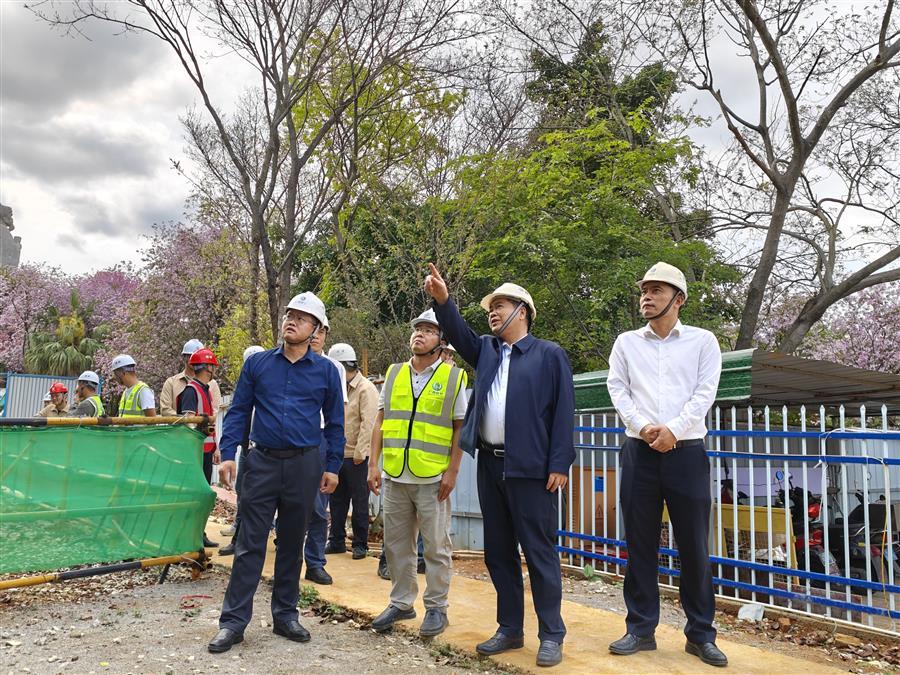 医生掀开奶罩边躁边狠狠躁视频