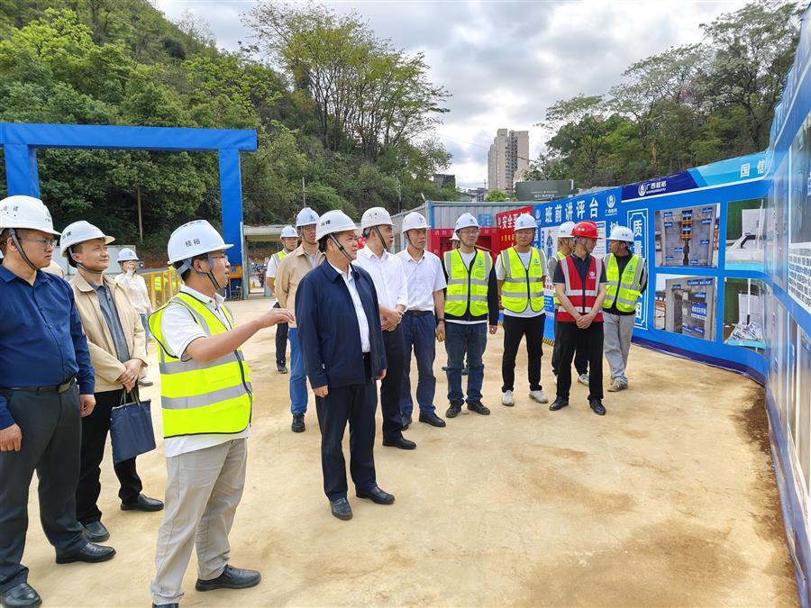 医生掀开奶罩边躁边狠狠躁视频