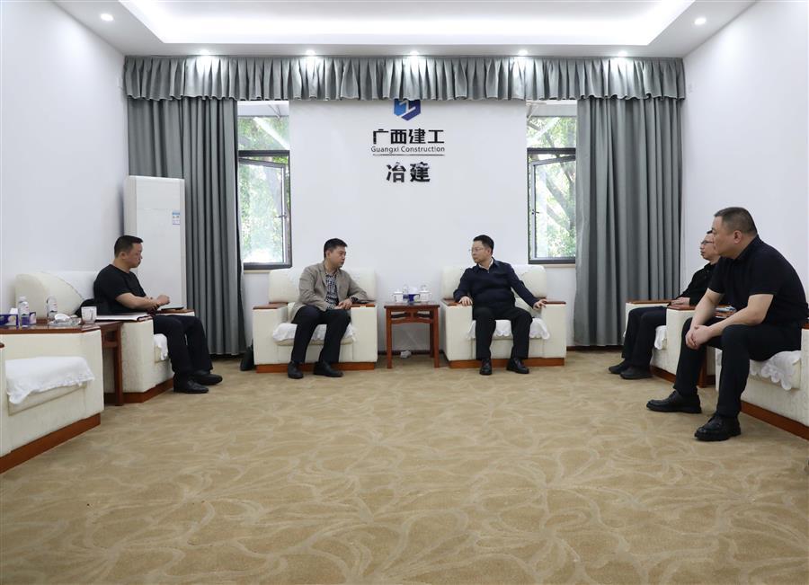 医生掀开奶罩边躁边狠狠躁视频