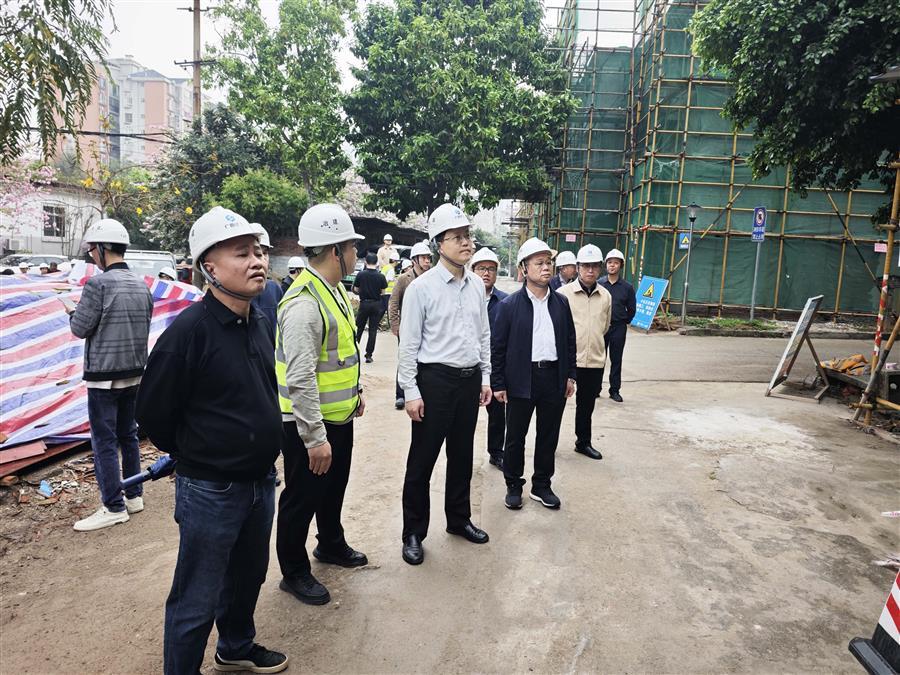 医生掀开奶罩边躁边狠狠躁视频